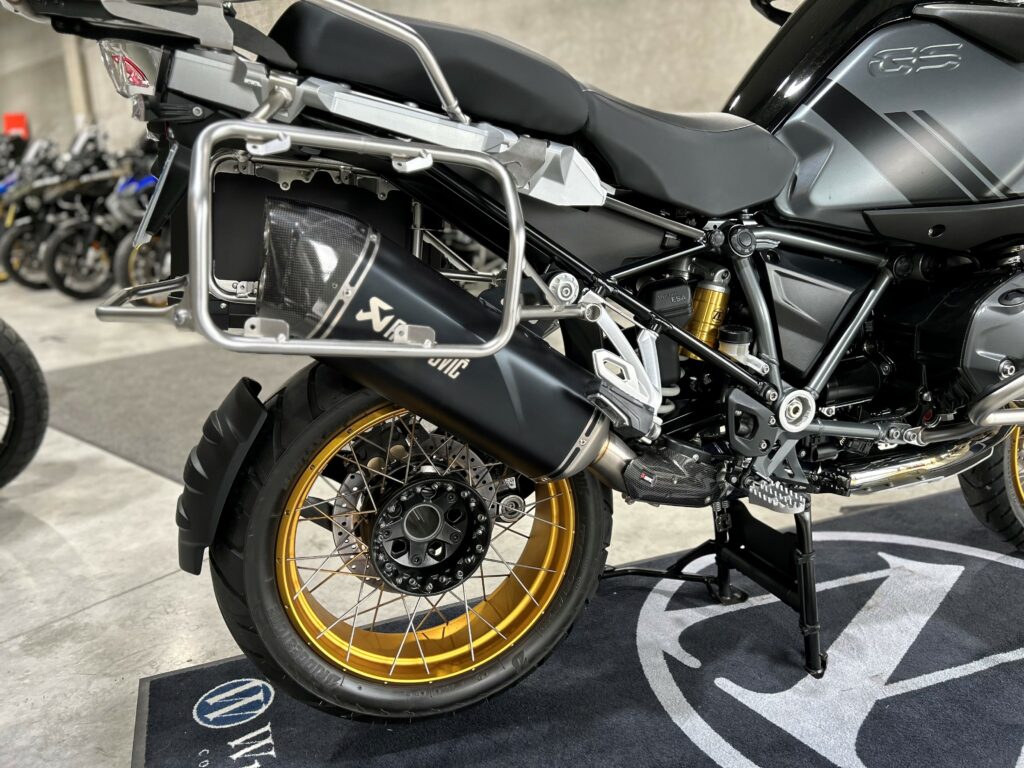 Echappement Akrapovic noir