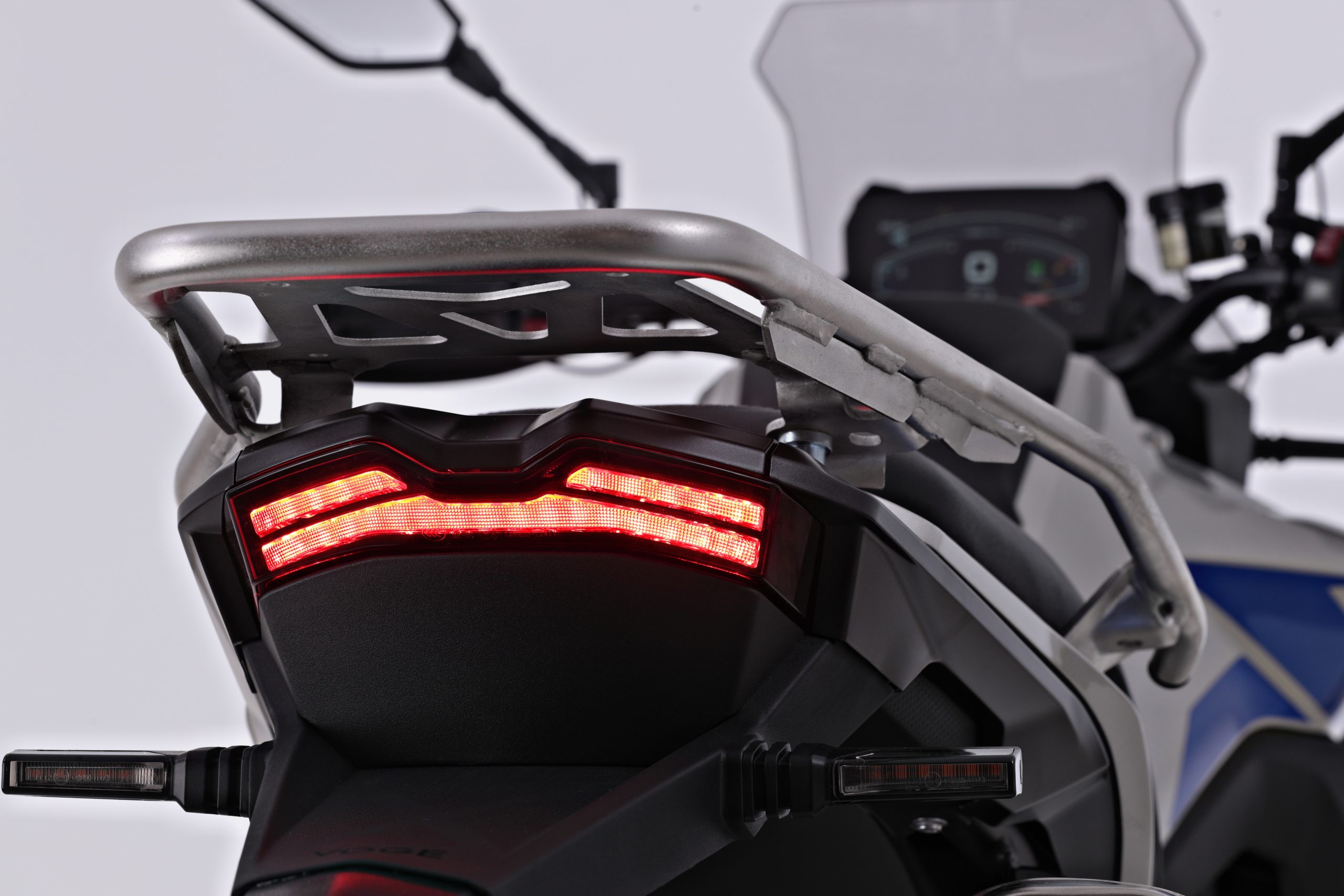 voge-900dsx-detalle-17-1-scaled-2
