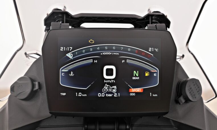 voge-900dsx-detalle-33-1-scaled-2