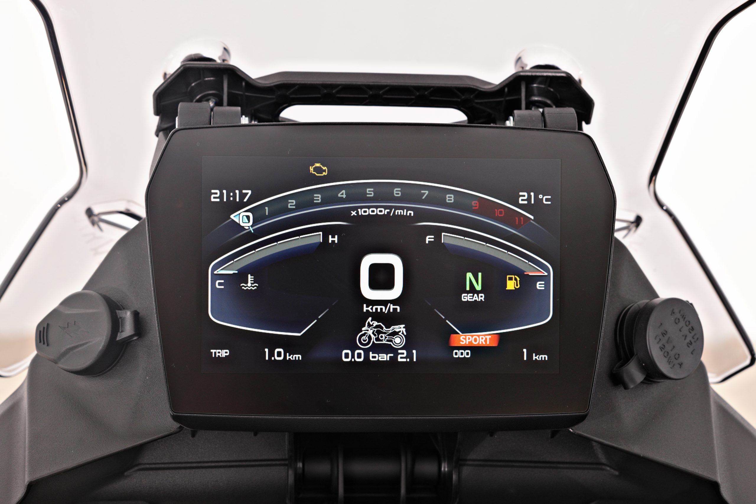 voge-900dsx-detalle-33-1-scaled-2