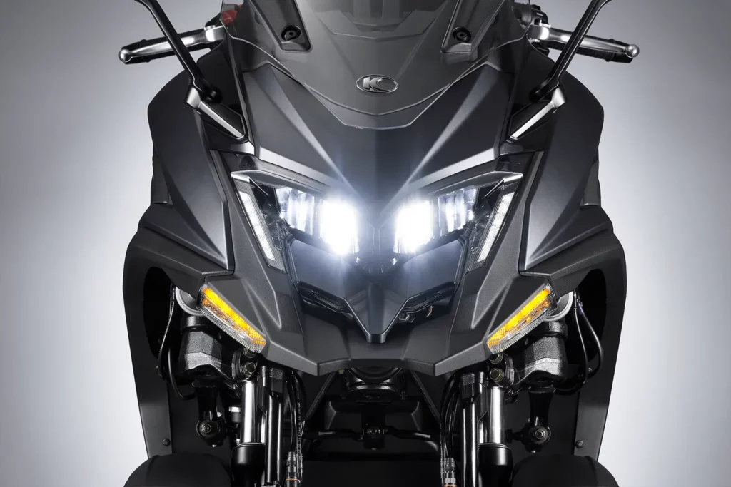 KYMCO CV3 575 - Phare et parebrise